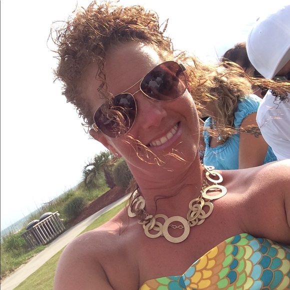 Meet your Posher, Cassie - Picture 4 of 4